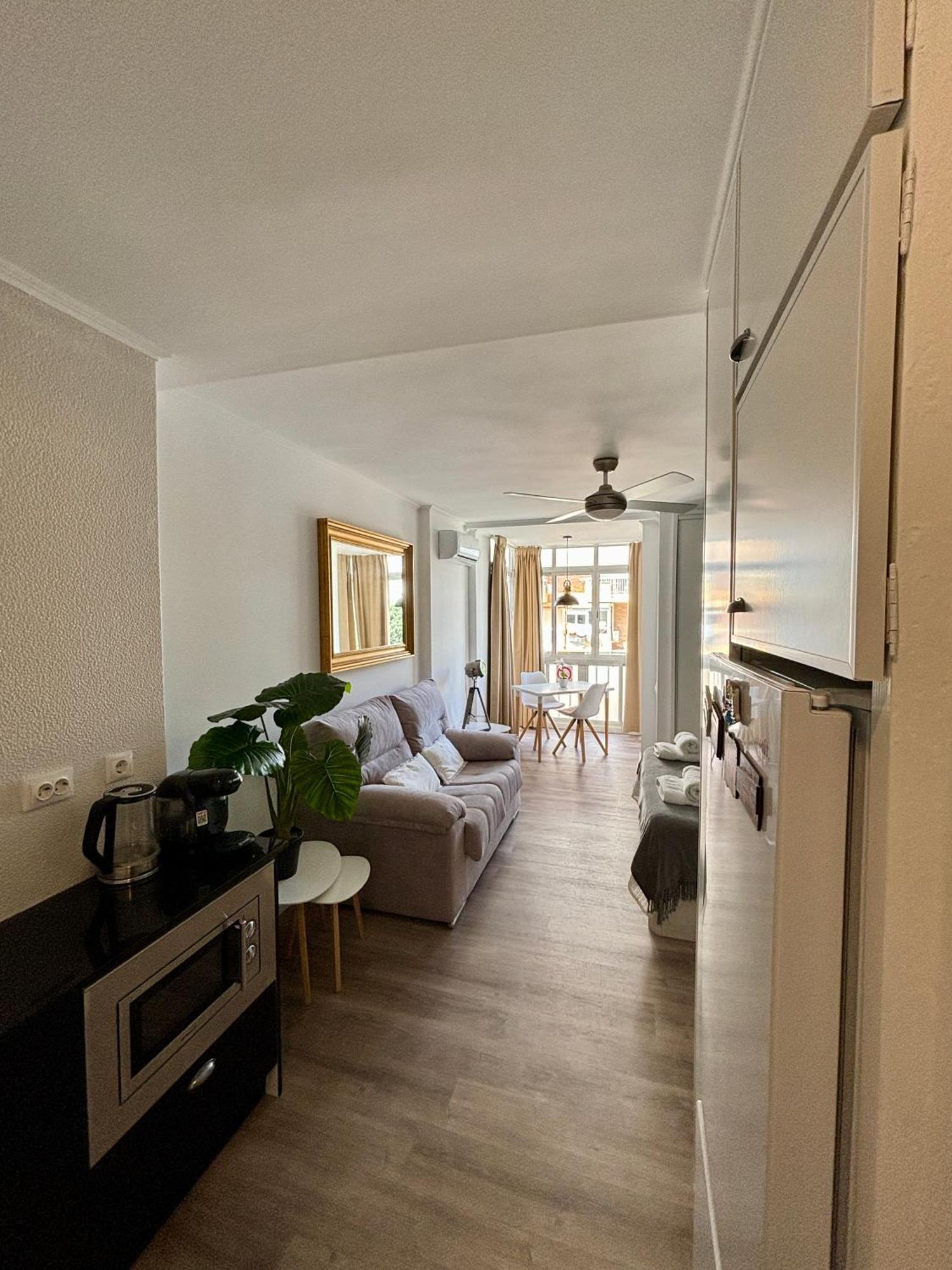 Ar Apartments - Central And Cozy Apartment In Benalmádena Eksteriør bilde